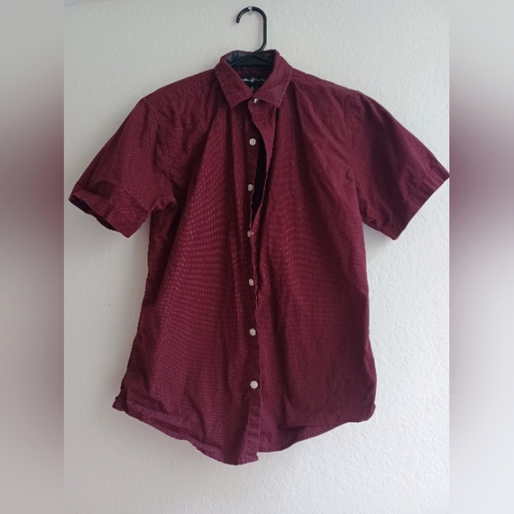 Beverly Hills Polo Club dotted button-up collared burgundy shirt, Small - Picture 1 of 6